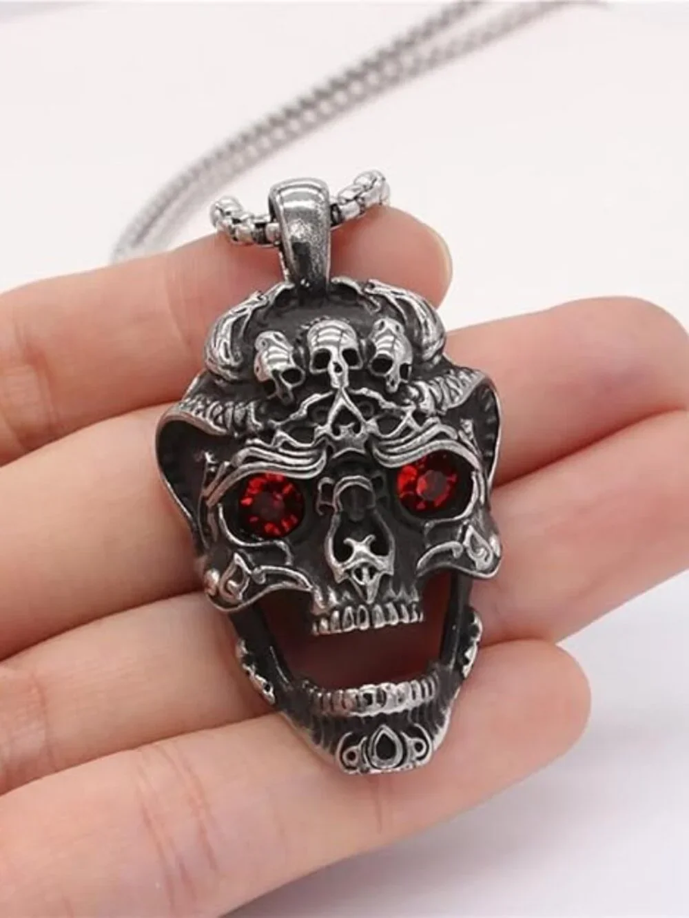 BRAND NEW Gothic Skull Necklace